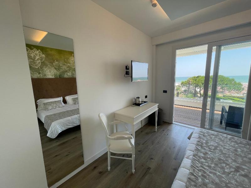 Park Hotel Cellini - image 12