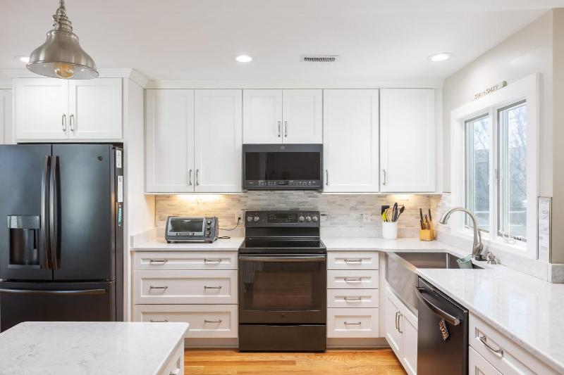 Corolla Light Villa with Hot Tub Amenities Access - image 10