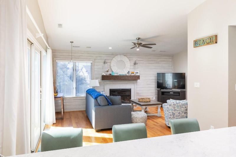 Corolla Light Villa with Hot Tub Amenities Access - image 49