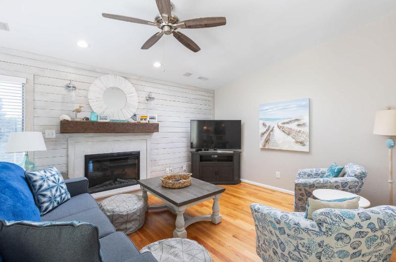 Corolla Light Villa with Hot Tub Amenities Access - image 28