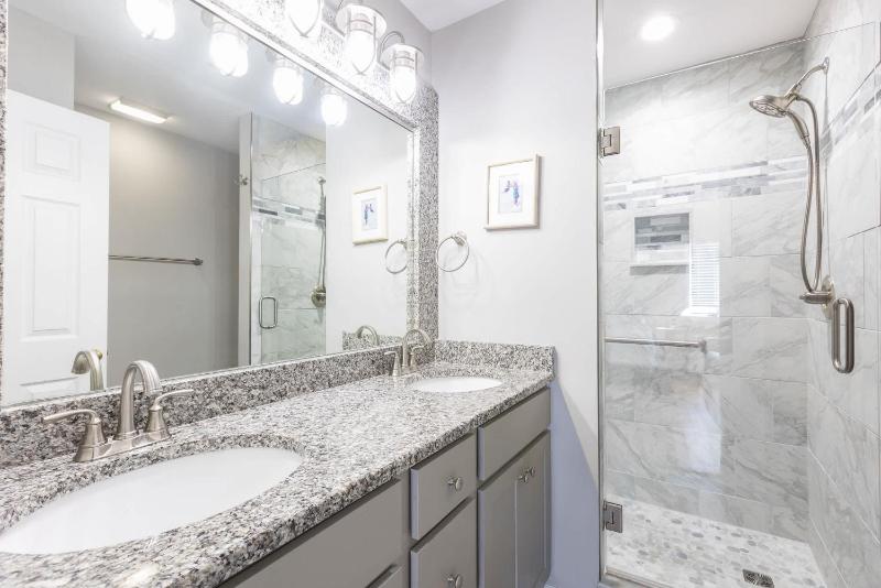 Corolla Light Villa with Hot Tub Amenities Access - image 22