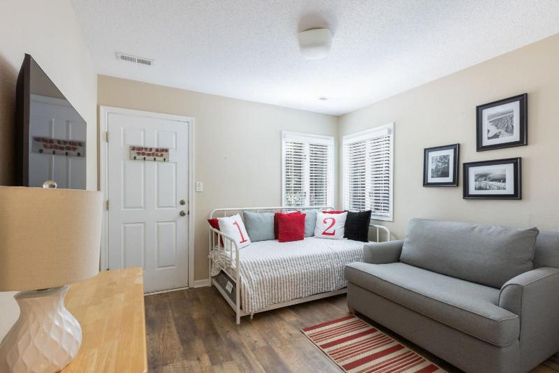 Corolla Light Villa with Hot Tub Amenities Access - image 6