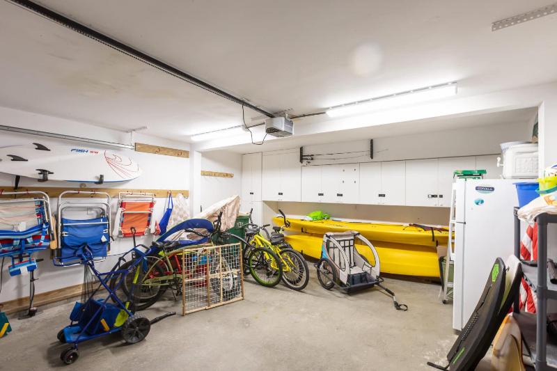 Corolla Light Villa with Hot Tub Amenities Access - image 7