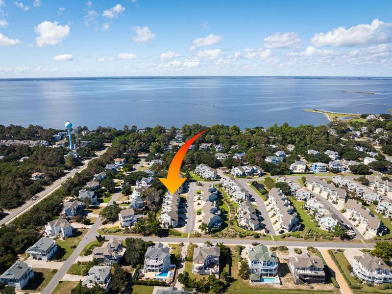 Corolla Light Villa with Hot Tub Amenities Access - image 8