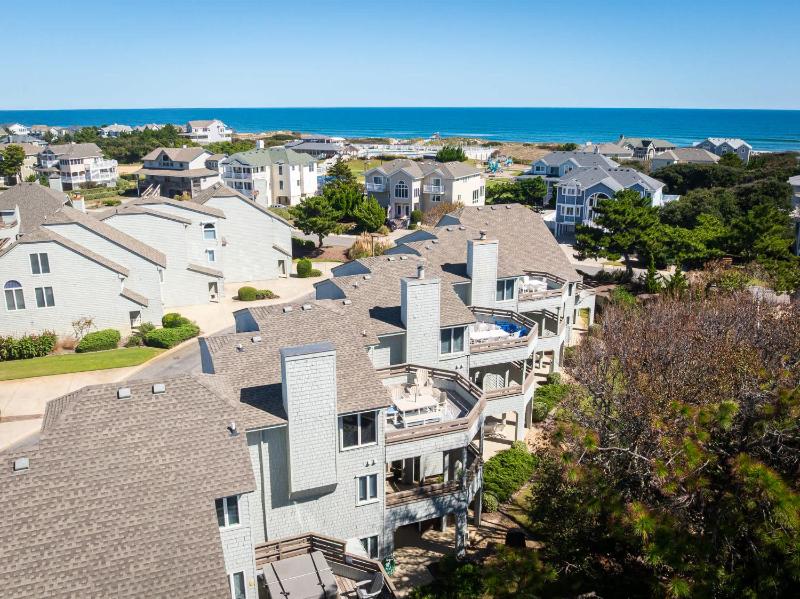 Corolla Light Villa with Hot Tub Amenities Access - image 12