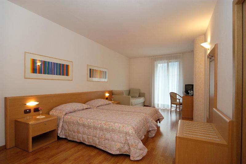 Triple Room image 3