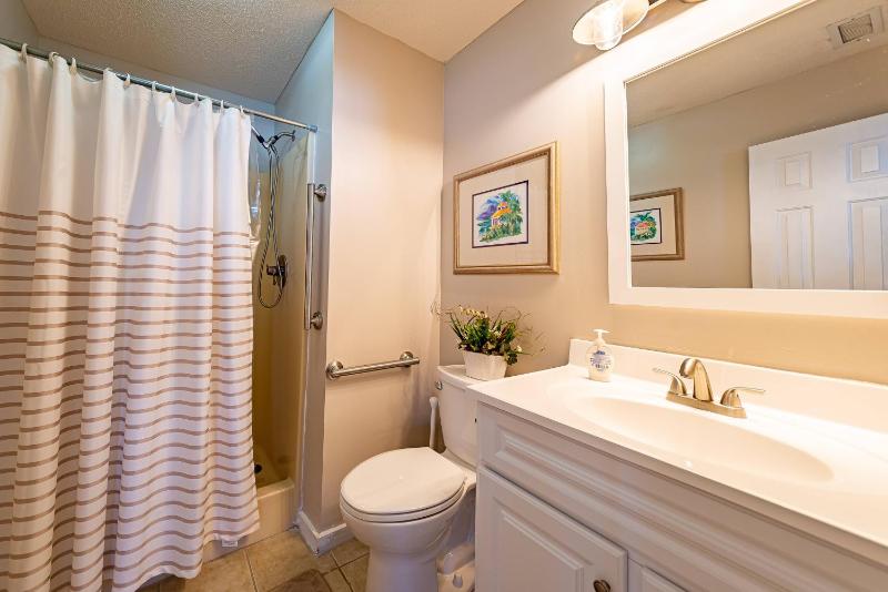 Sunrise Splendor-Nags Head Ocean Views Community Pool Hot Tub Pets OK Flex Stays - image 26