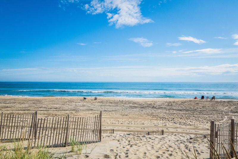 Sunrise Surprise - Nags Head MP 16 Oceanfront Ocean View Saltwater Pool Hot Tub Pool Table - image 1