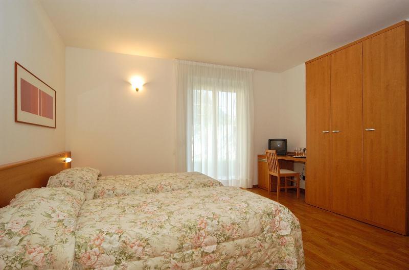 Quadruple Room with Garden View image 1