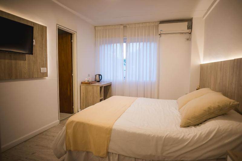 Santa Cecilia Boutique - image 7