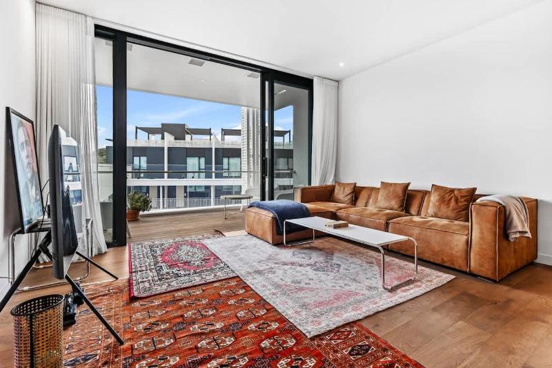 Epsom Apartment Near Cornwall Park by Zodiak Stays - image 1