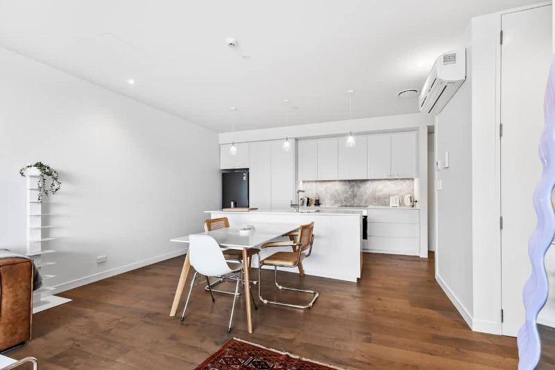Epsom Apartment Near Cornwall Park by Zodiak Stays - image 9