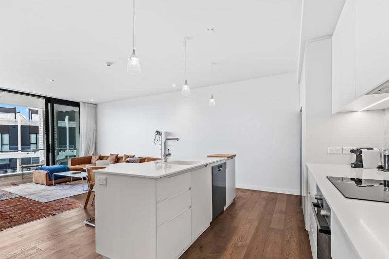 Epsom Apartment Near Cornwall Park by Zodiak Stays - image 2