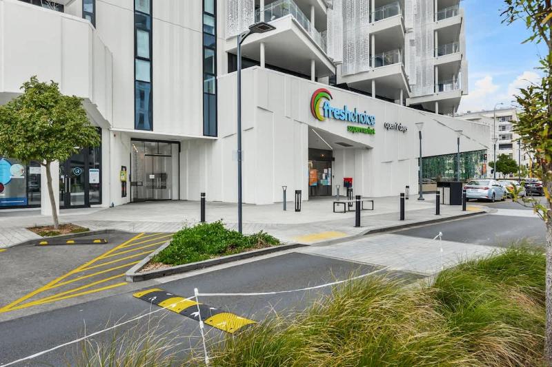 Epsom Apartment Near Cornwall Park by Zodiak Stays - image 4