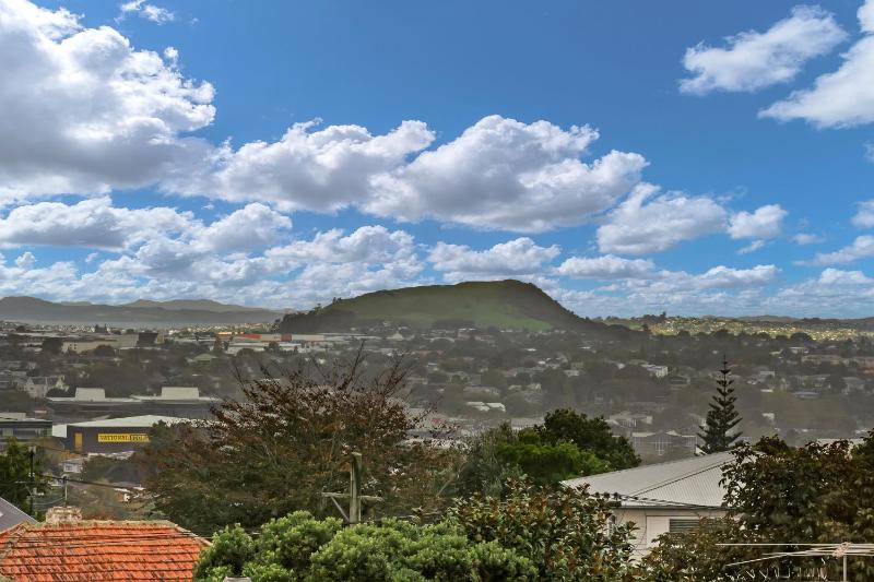 Campbell Road House Greenlane - image 15