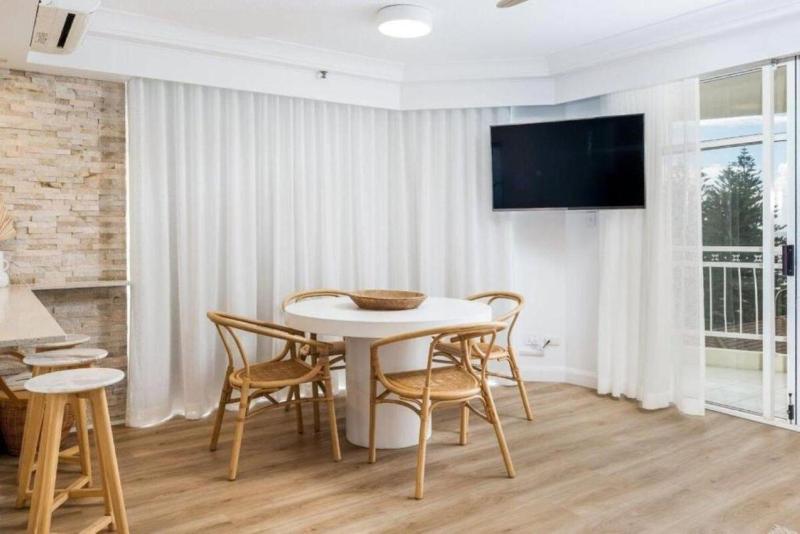 Ocean View Coastal Haven in Burleigh Heads - image 14