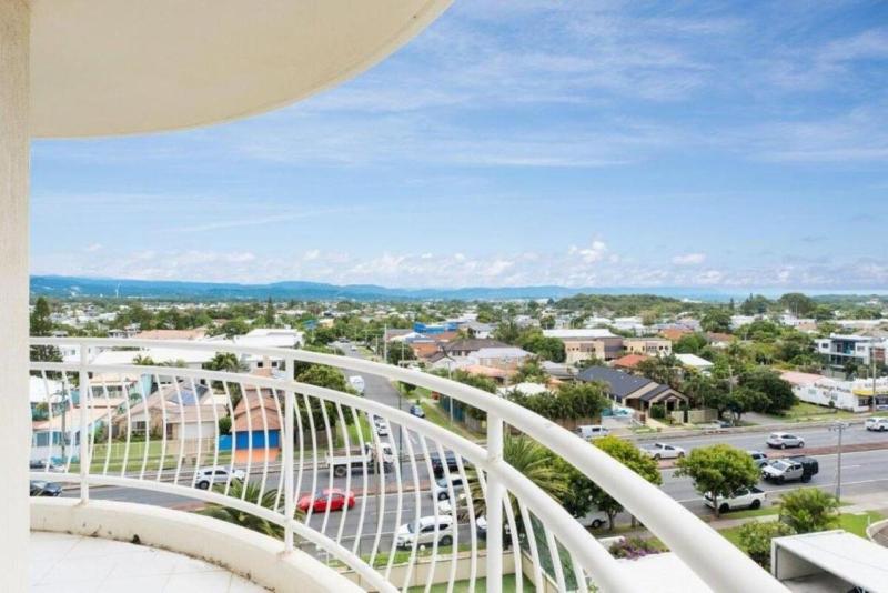 Ocean View Coastal Haven in Burleigh Heads - image 7