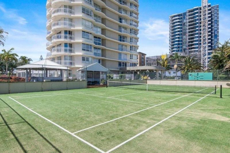 Ocean View Coastal Haven in Burleigh Heads - image 11