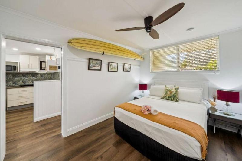 Beachfront Burleigh Getaway! - image 9