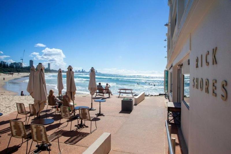 Beachfront Burleigh Getaway! - image 5