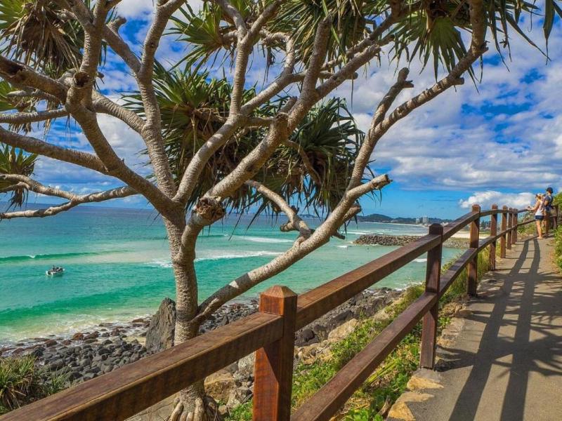 Beachfront Burleigh Getaway! - image 11