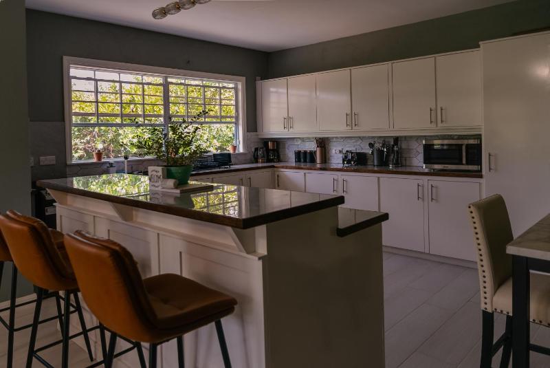 Serene Mountain View Smart Apt for Restful Stays - image 12
