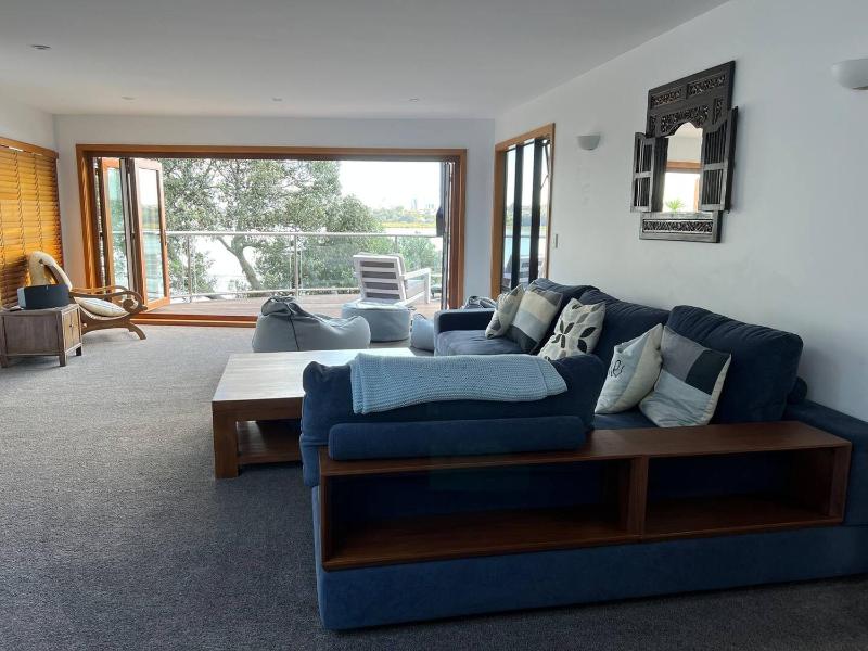 Bayswater Waterfront Paradise by Bespoke Stays - image 5