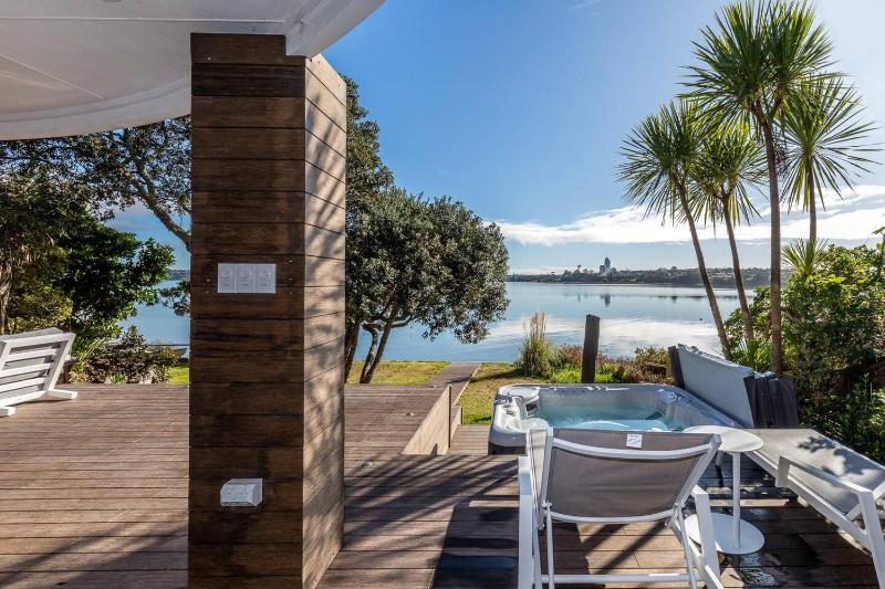 Bayswater Waterfront Paradise by Bespoke Stays - image 16