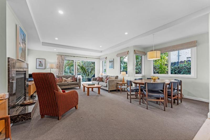 Coastal Oasis by Bespoke Stays - image 3