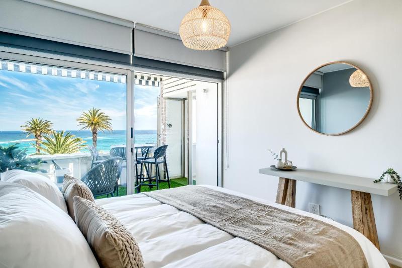Camps Bay Seaside Beach View Apartment Palm Bay - image 7