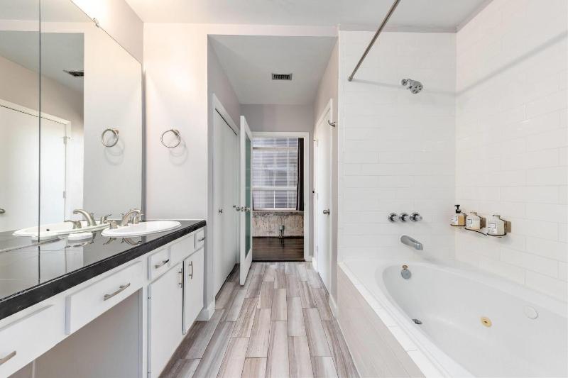 The District at Hogg Palace A Wyndham Hotel - image 26