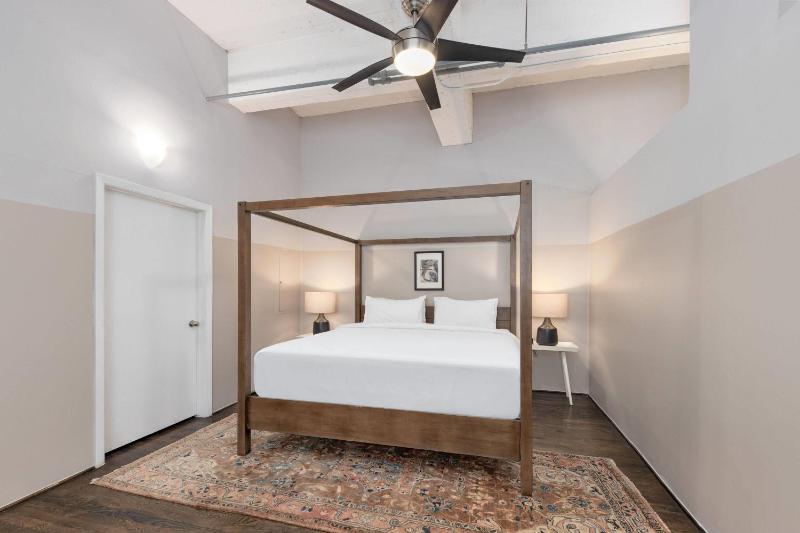 The District at Hogg Palace A Wyndham Hotel - image 11