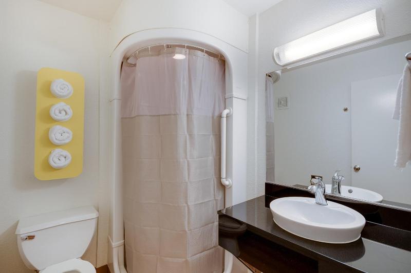 Deluxe Quadruple Room - Smoking image 2