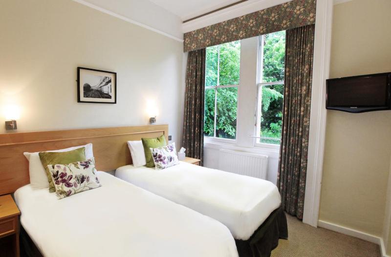 Twin Room image 1