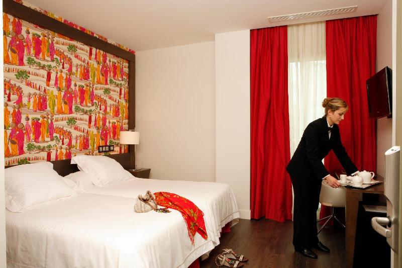 Superior Double or Twin Room with Balcony image 3