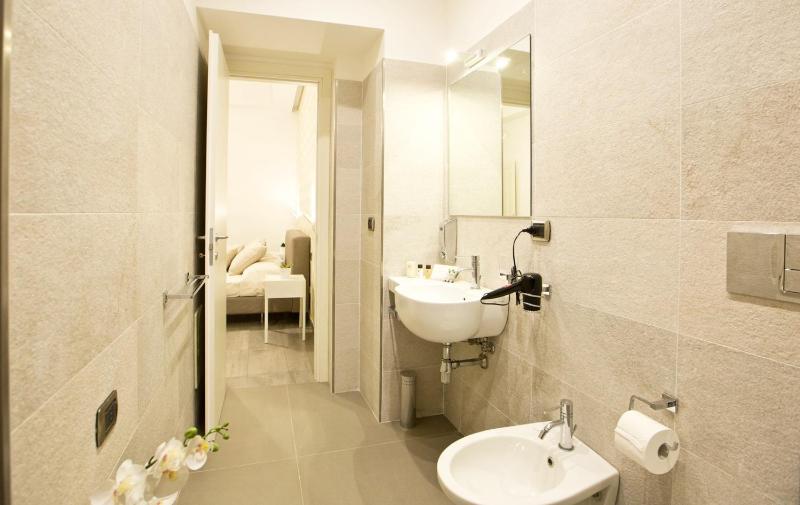 Deluxe Double Room image 2