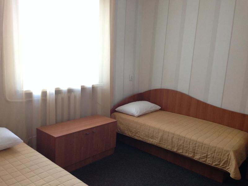 Twin Room image 3