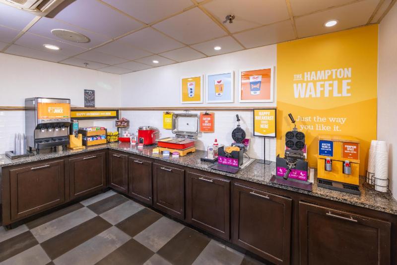 Hampton Inn Tampa-International Airport/Westshore - image 14