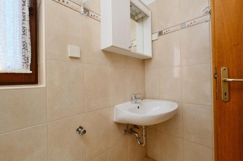 House Prica - image 30
