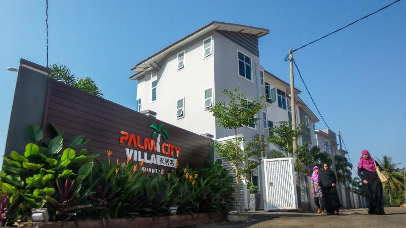 Palm City Villa - image 1