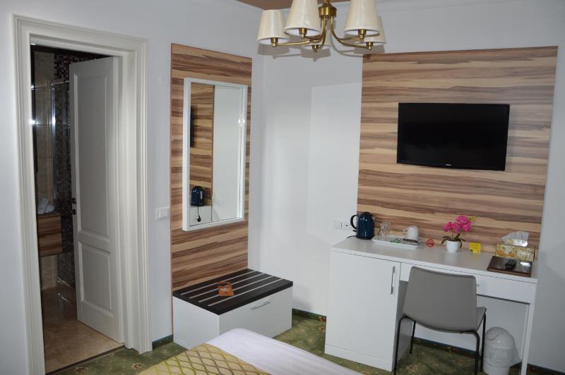Twin Room image 2