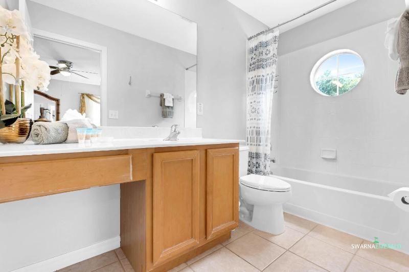 Family Retreat near Disney with Private Pool - image 4