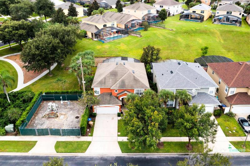 Family Retreat near Disney with Private Pool - image 10