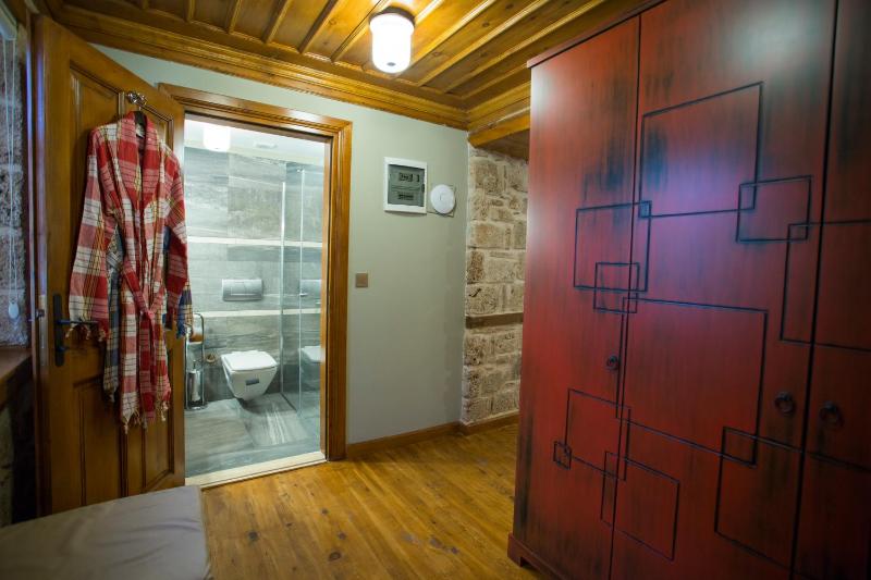 Standard Twin Room image 2