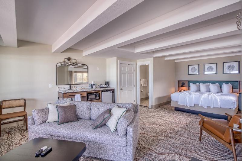 Beachfront Manor Hotel - image 10