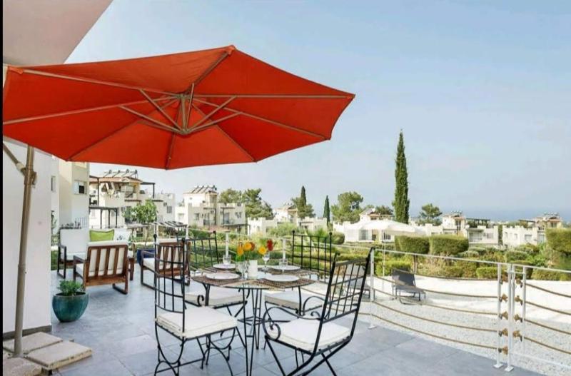 Amazing Sea View -3 Bed Ground Floor Garden Apartment - image 2