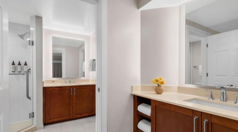 Marriott's BeachPlace Towers 2BR Apartment with Resort Access - image 7