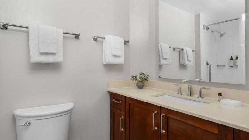Marriott's BeachPlace Towers 2BR Apartment with Resort Access - image 2