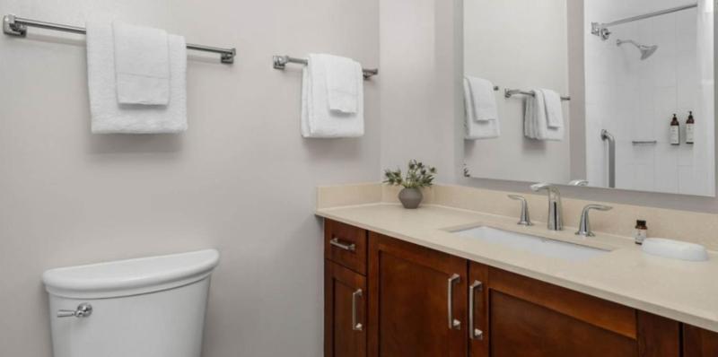 Marriott's BeachPlace Towers Studio Apartment with Resort Access - image 11