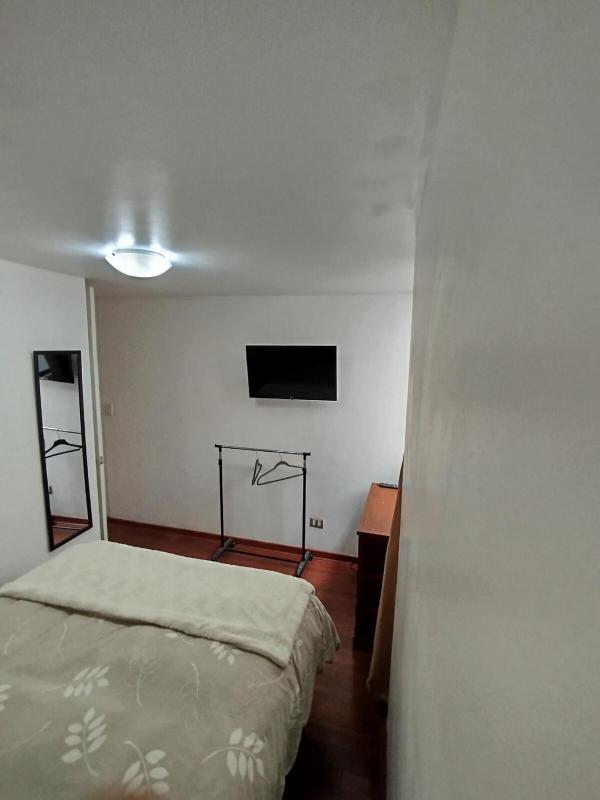 Cómoda y céntrica habitación Larcomar - image 5